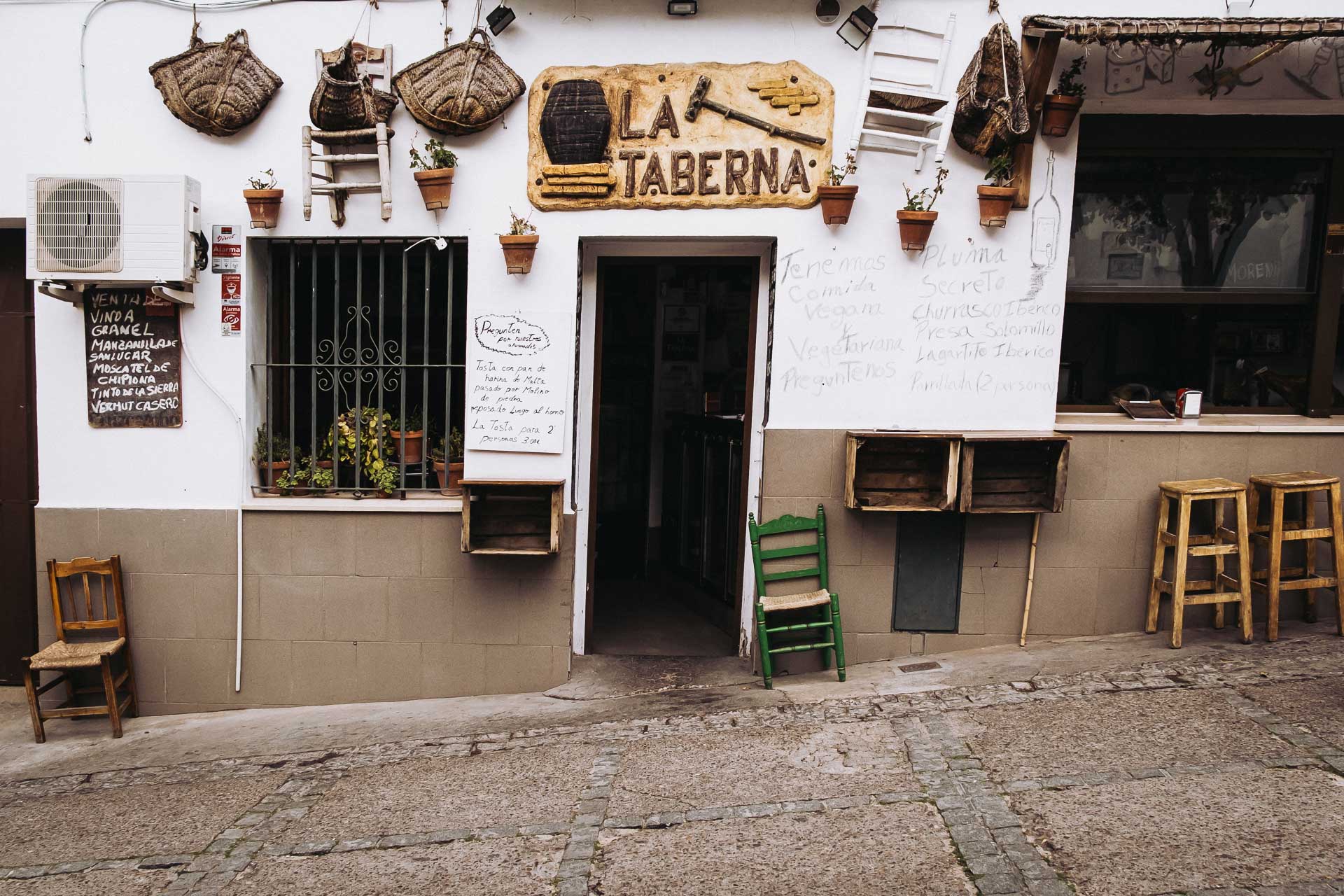 De vita byarna, Andalusien