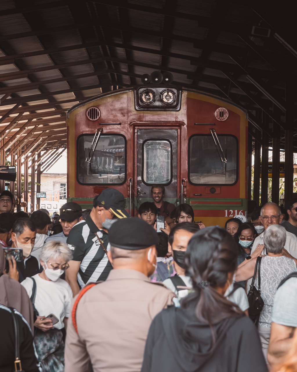 Mae Klong - en tågmarknad någon timme utanför Bangkok
