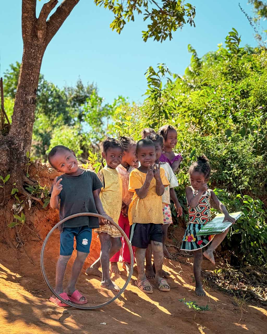 Madagaskar, Tsingy Rouge, Red Tsingy, barn I byn vid entren