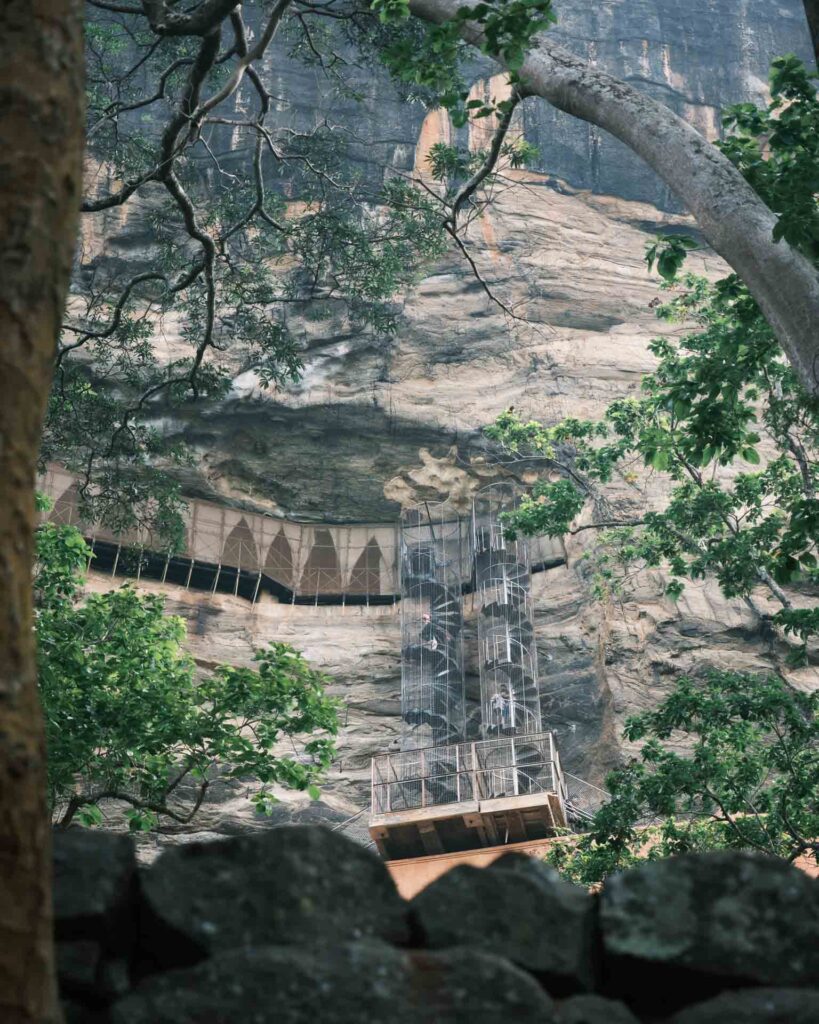 Lejonklippan, Sigiriya, ett världsarv, liggande buddha