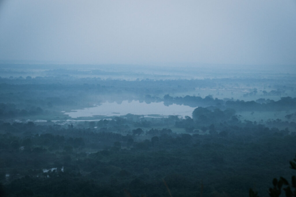 Pidurangala klippan, Sigiriya. En mindre besökt klippa än Lejonklippan som bjuder på minst lika fin ytsikt